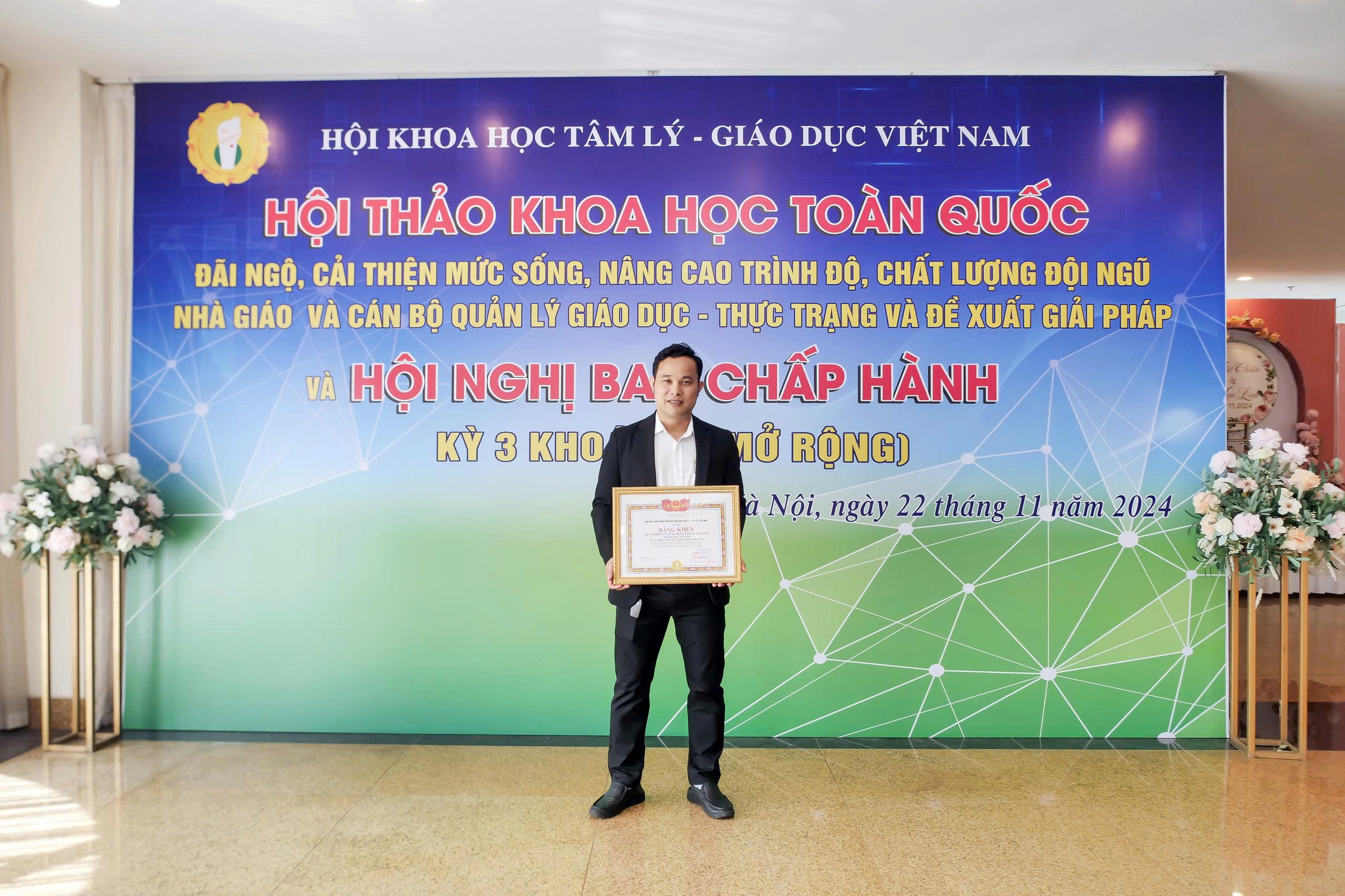 Tham gia hội thảo khoa học toàn quốc